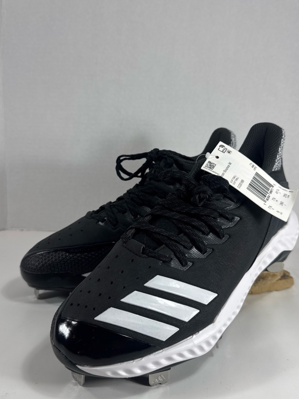 Men Black & White Athletic Cleats